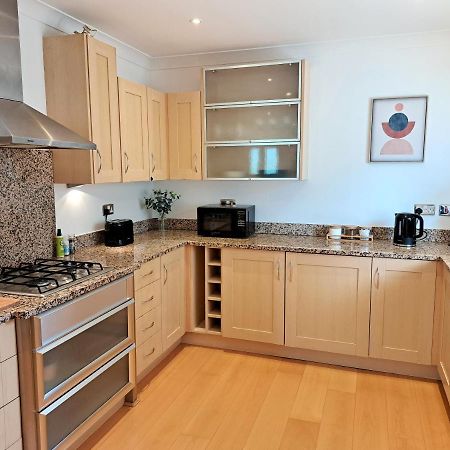 קאמברידג' 2 Bedroom, 2 Bathroom Apartment With Free Parking In A Great Location מראה חיצוני תמונה