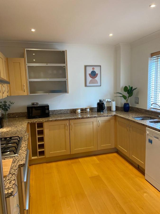 קאמברידג' 2 Bedroom, 2 Bathroom Apartment With Free Parking In A Great Location מראה חיצוני תמונה
