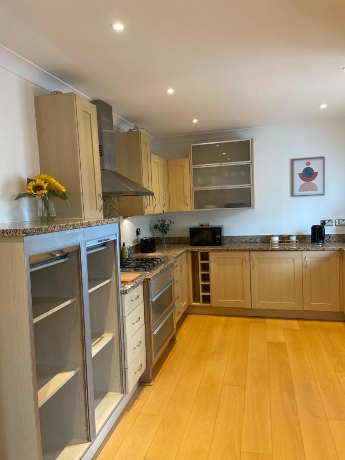 קאמברידג' 2 Bedroom, 2 Bathroom Apartment With Free Parking In A Great Location מראה חיצוני תמונה