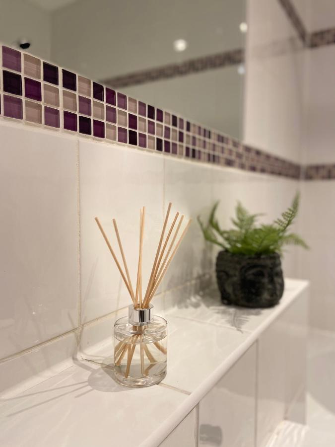 קאמברידג' 2 Bedroom, 2 Bathroom Apartment With Free Parking In A Great Location מראה חיצוני תמונה