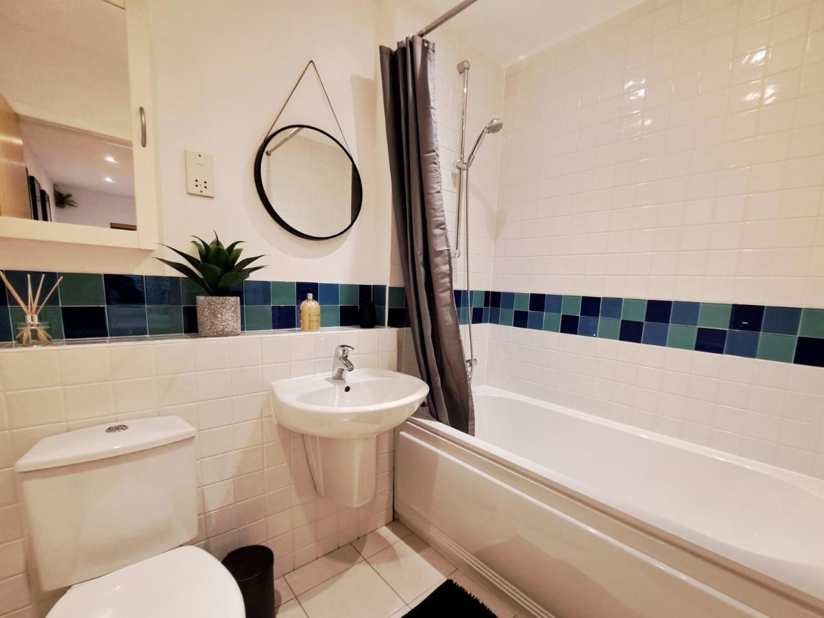 קאמברידג' 2 Bedroom, 2 Bathroom Apartment With Free Parking In A Great Location מראה חיצוני תמונה