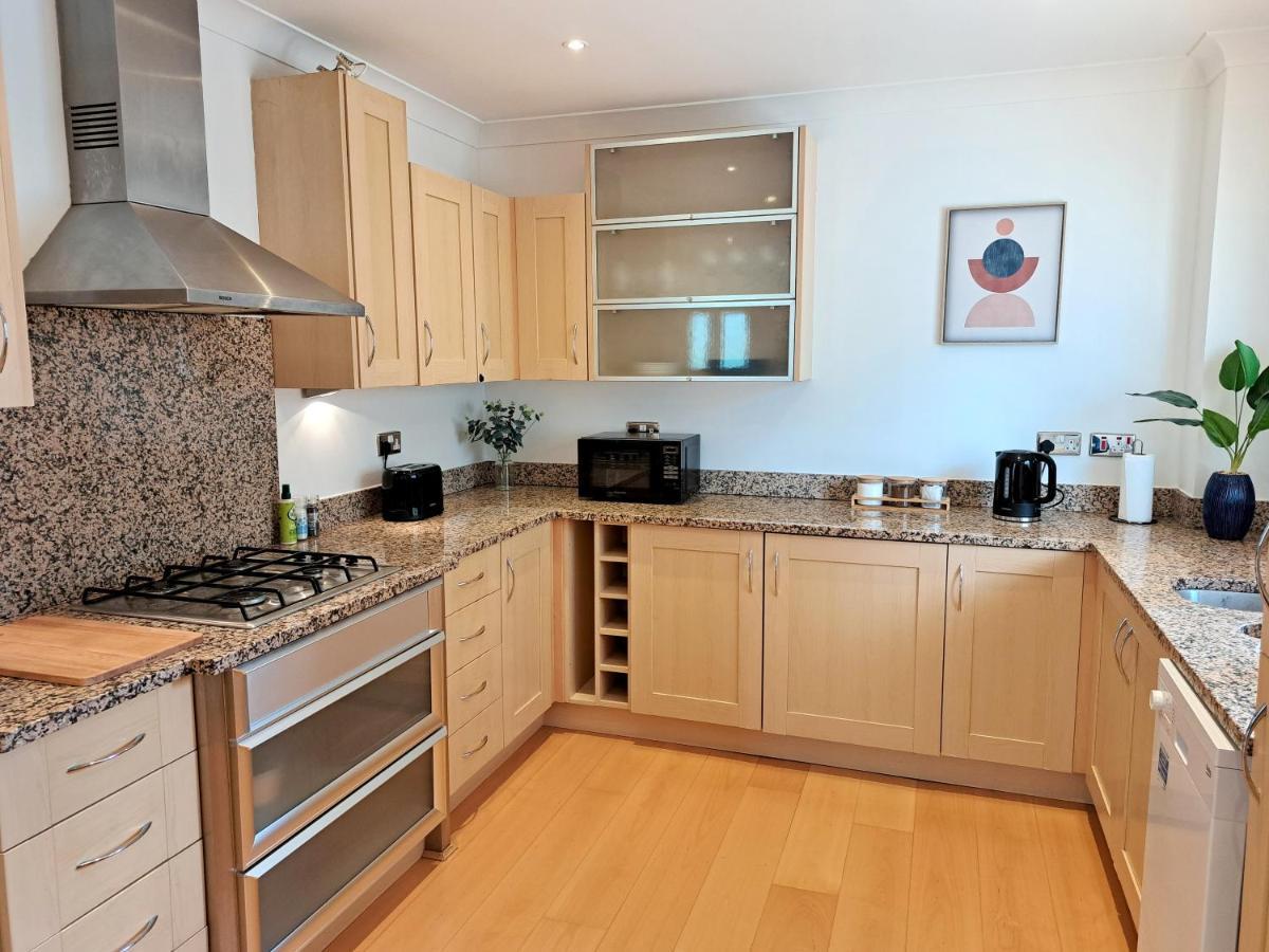 קאמברידג' 2 Bedroom, 2 Bathroom Apartment With Free Parking In A Great Location מראה חיצוני תמונה